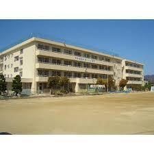 大東市灰塚３丁目の新築一戸建(大東市立灰塚小学校)