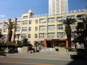 西道頓堀コーポ１号棟(大阪市立日吉小学校)