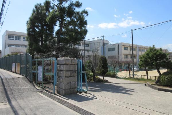 枚方市津田北町２丁目の中古一戸建て(枚方市立津田中学校)