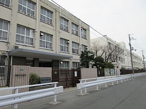 大阪市平野区瓜破５丁目の新築一戸建(大阪市立瓜破小学校)