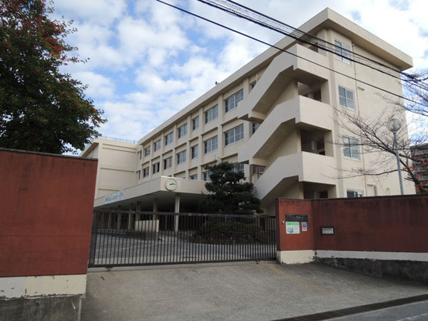 大東市三箇１丁目の新築一戸建(大東市立谷川中学校)