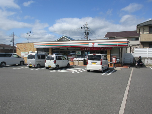 木津川市州見台6丁目の中古一戸建て(セブンイレブン木津州見台1丁目店)