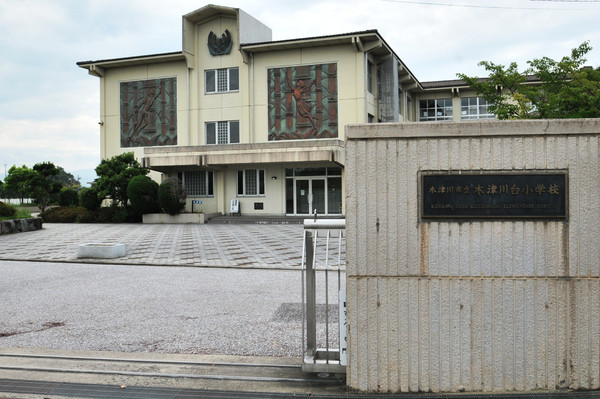 ローレルスクエア木津川台第1期1番館　中古マンション(木津川市立木津川台小学校)