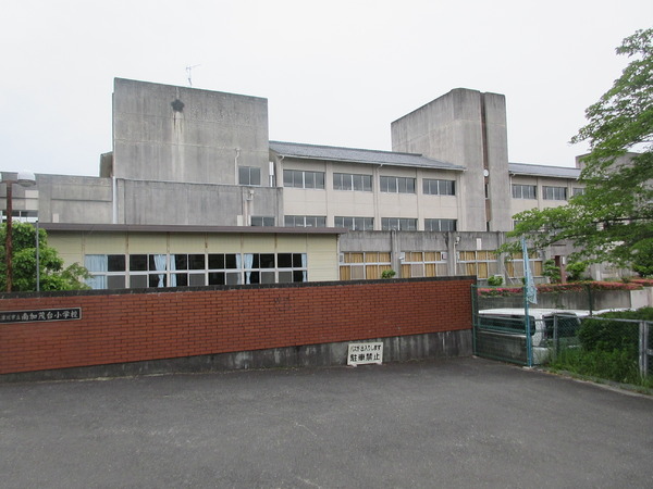 木津川市南加茂台7丁目の土地(木津川市立南加茂台小学校)