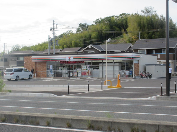 木津川市城山台１３丁目の中古一戸建て(セブンイレブン木津川城山台9丁目店)