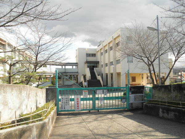 ローレルスクエア高の原２番館(奈良市立右京小学校)