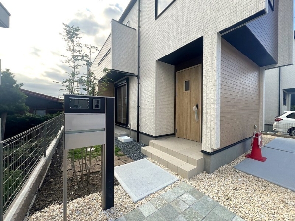 沼津市南本郷町新築分譲住宅全8棟　7号棟
