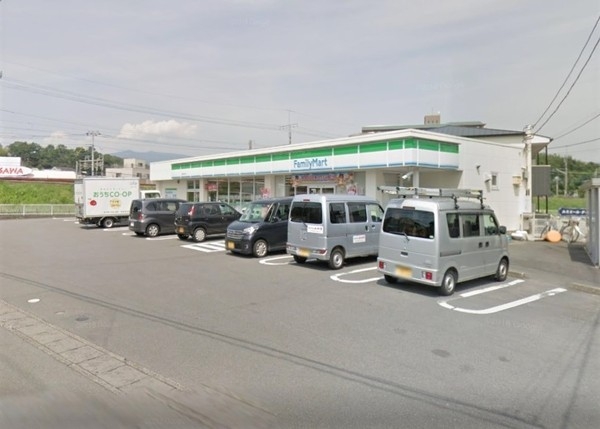 シャルマンコーポグランヒル三島(ファミリーマート三島加茂川店)