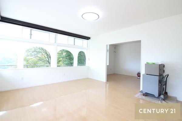 足柄下郡箱根町仙石原の中古一戸建て(リビング)