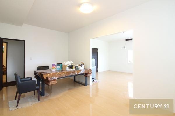 足柄下郡箱根町仙石原の中古一戸建て(リビング)