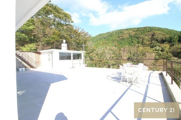 足柄下郡箱根町仙石原の中古一戸建て(バルコニー)