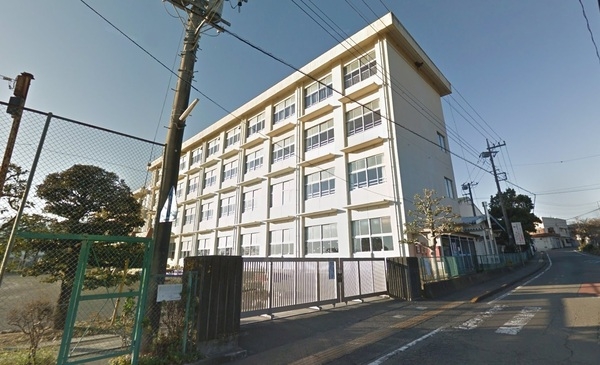 裾野市深良の中古一戸建て(裾野市立深良小学校)