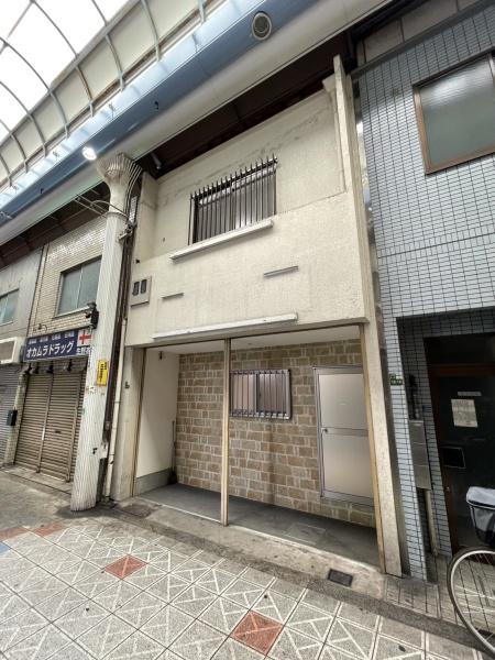 生野本通り商店街　2階建て店舗