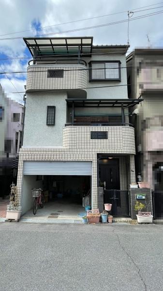 長瀬駅7分×スーパー136m×ガレージ付3階建