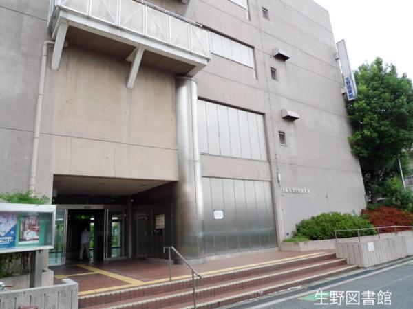 大阪市生野区中川西２丁目の中古一戸建て(大阪市立生野図書館)