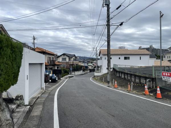 瀬戸市西松山町4丁目の土地(前面道路含む現地写真)