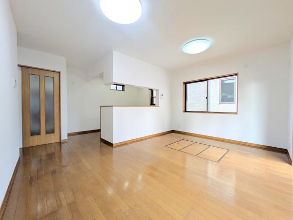 藤沢市柄沢の中古一戸建て(リビング)