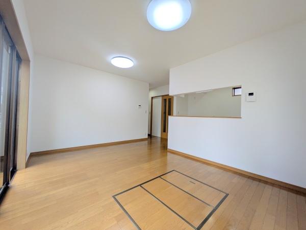 藤沢市柄沢の中古一戸建て(リビング)