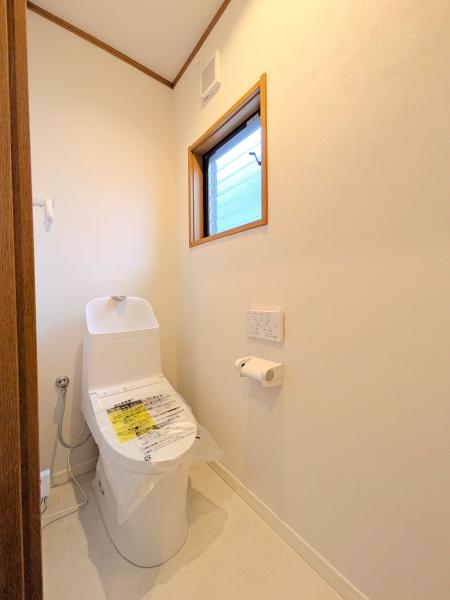 厚木市温水の中古一戸建て(トイレ)