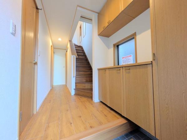 厚木市温水の中古一戸建て(玄関)