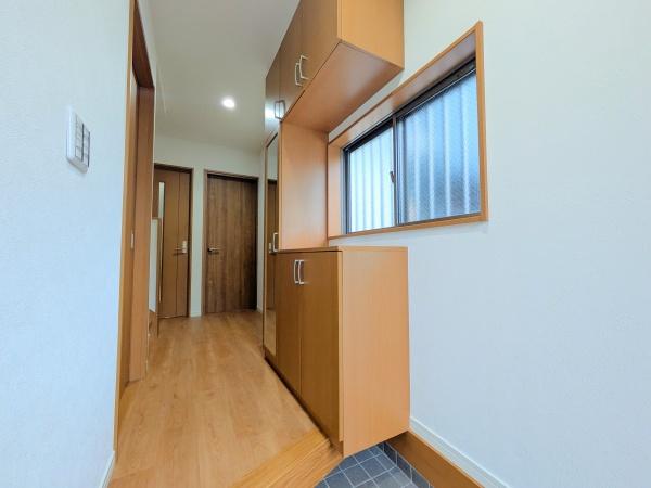 厚木市長谷の中古一戸建て(玄関)