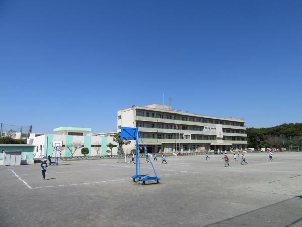 藤沢市白旗３丁目の土地(藤沢市立大清水小学校)