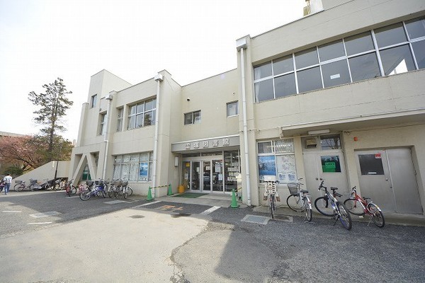 武蔵村山市学園3丁目の中古一戸建て(武蔵村山市立雷塚図書館)