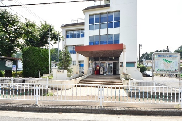 武蔵村山市中藤5丁目の新築一戸建(武蔵村山市立中藤地区図書館)