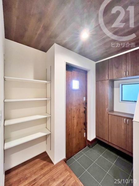 東大和市芋窪4丁目/新築戸建・全12棟(玄関)