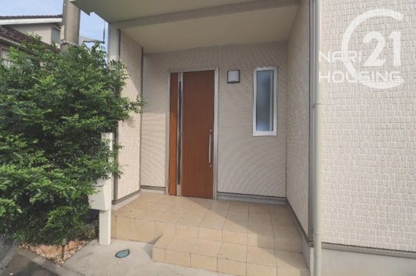 武蔵村山市残堀5丁目の中古一戸建て(玄関)
