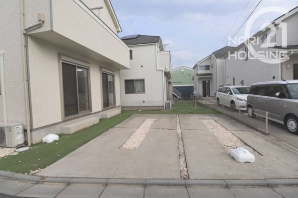 武蔵村山市残堀5丁目の中古一戸建て(駐車場)