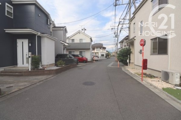 武蔵村山市残堀5丁目の中古一戸建て(前面道路含む現地写真)