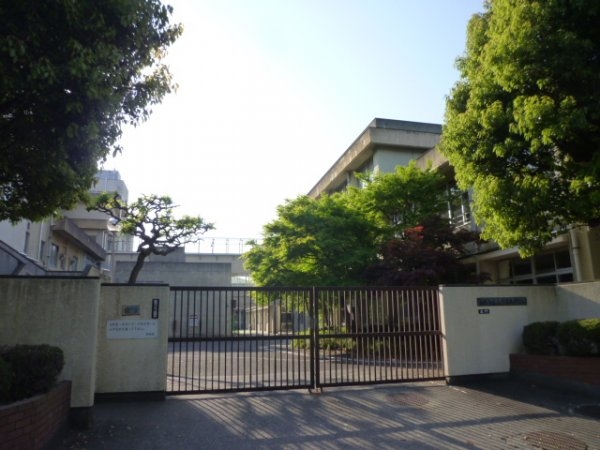 立川市若葉町1丁目の土地(立川市立第九中学校)