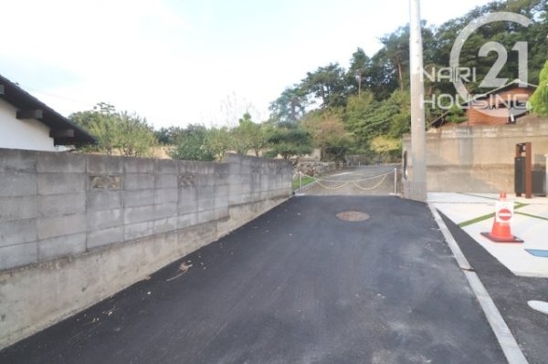 東大和市芋窪1丁目 新築 全4棟 1号棟(前面道路含む現地写真)