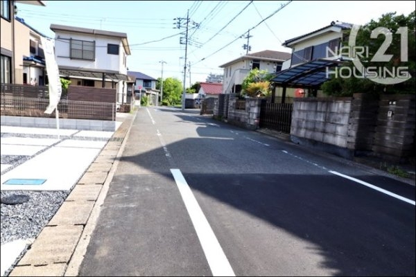 青梅市新町7丁目 新築 全3棟 2号棟(前面道路含む現地写真)