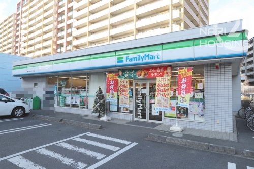 クロスフォート玉川上水(ファミリーマート　東大和桜が丘二丁目店)