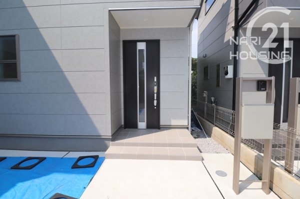 リーブルガーデン 武蔵村山市岸3丁目 新築 全2棟 1号棟(玄関)