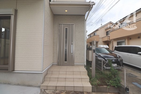 立川市一番町2丁目の中古一戸建て(玄関)