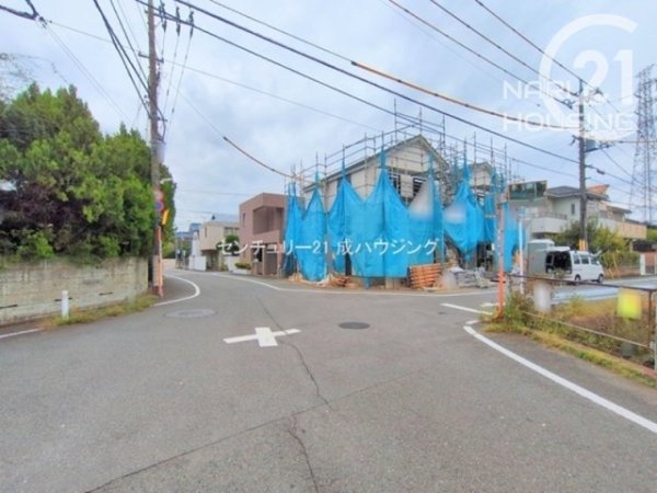 昭島市郷地町2丁目 新築 全2棟 A号棟(前面道路含む現地写真)