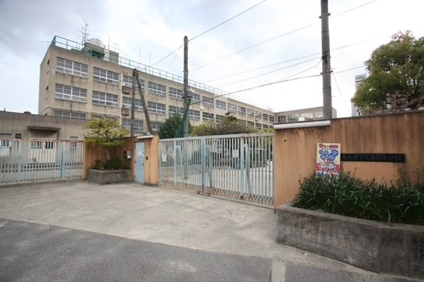 ヴェルシティ東大阪スカイ(東大阪市立藤戸小学校)