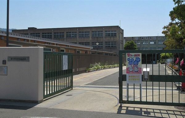 東大阪市六万寺町3丁目の中古一戸建て(東大阪市立義務教育学校くすは縄手南校六万寺校舎)