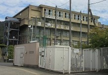 東大阪市横小路町2丁目の土地(東大阪市立義務教育学校くすは縄手南校六万寺校舎)