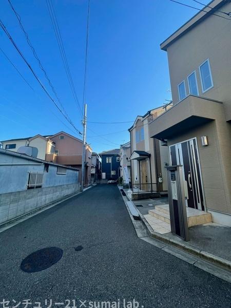 東大阪市若江東町1丁目の中古一戸建て(前面道路含む現地写真)