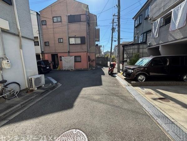 東大阪市南鴻池町2丁目の中古一戸建て(前面道路含む現地写真)