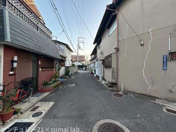 東大阪市高井田西1丁目の中古一戸建て(前面道路含む現地写真)
