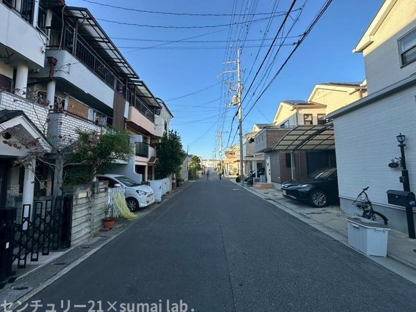東大阪市加納3丁目の中古一戸建て(前面道路含む現地写真)