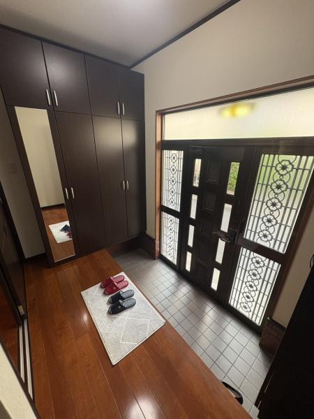 東大阪市長瀬町1丁目の中古一戸建て(玄関)