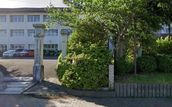 蒲生郡竜王町大字山面の中古一戸建て(竜王町立竜王中学校)