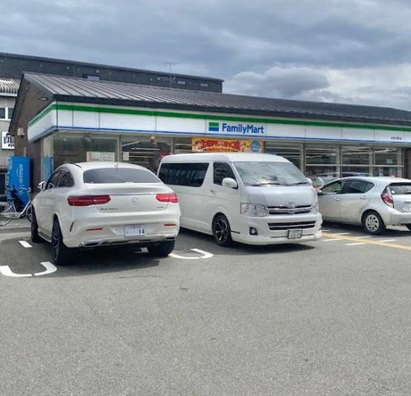 レ・ジェイド伏見桃山(ファミリーマート伏見片原町店)
