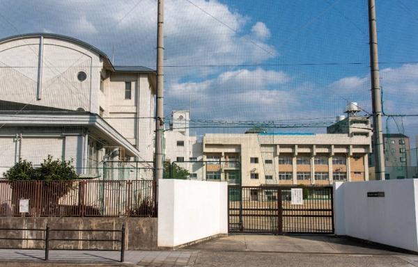 大阪市生野区勝山南１丁目(大阪市立桃谷中学校)